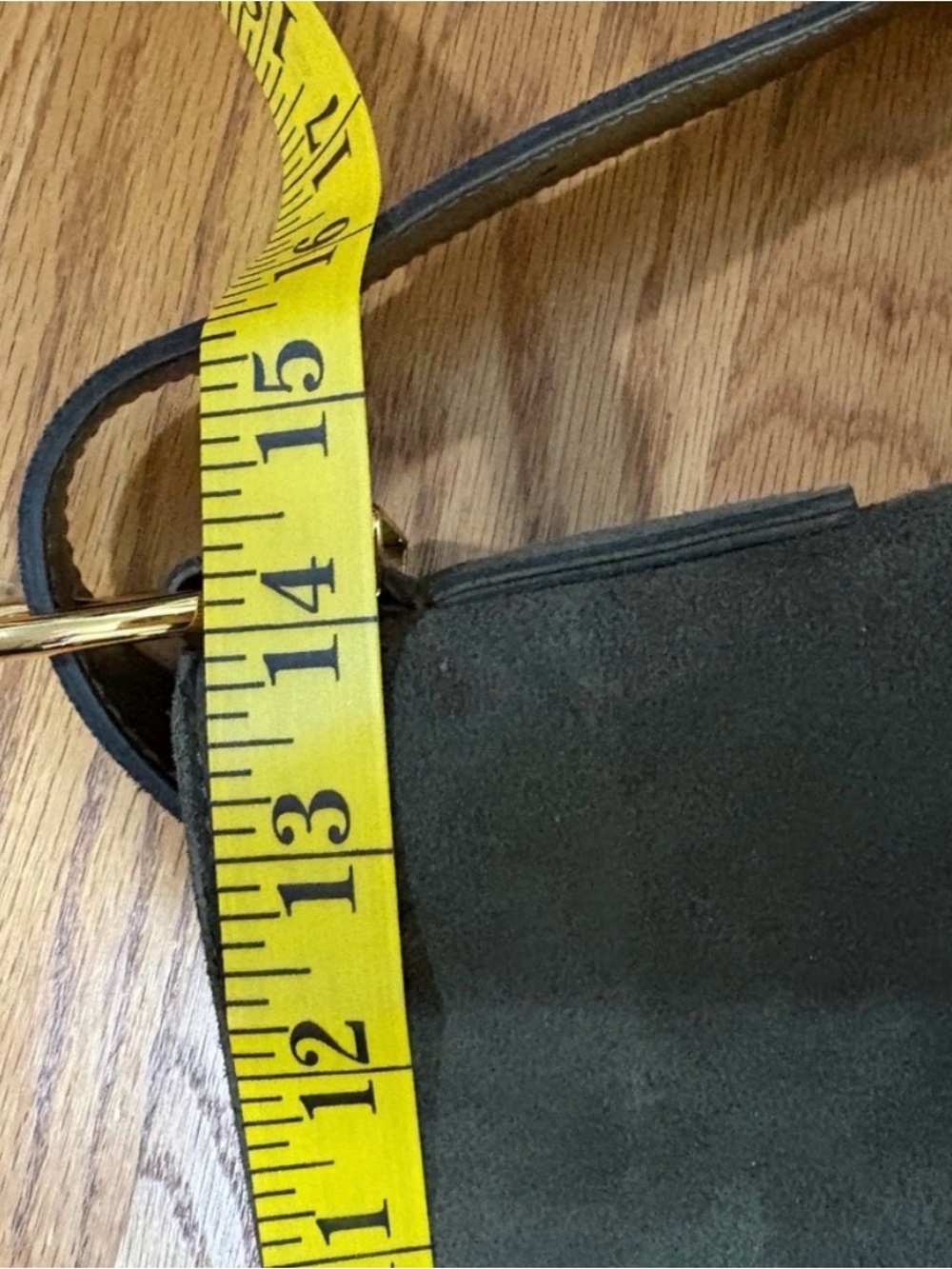 NWOT Madewell ESSENTIAL BUCKET BAG in Warm Olive suede - Picture 3 of 4